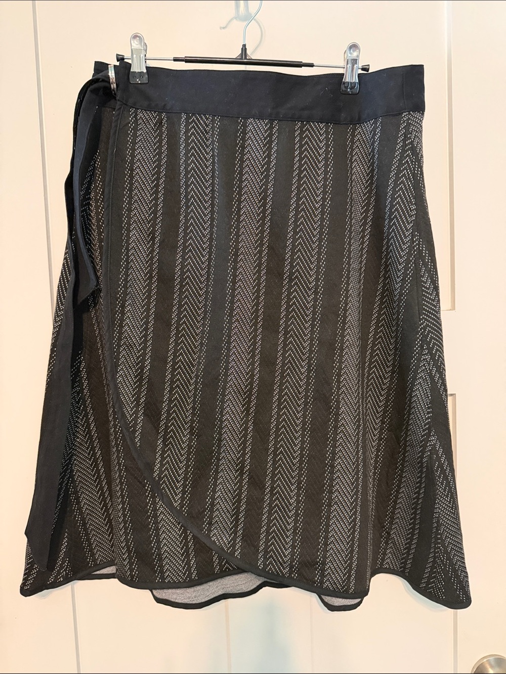 NWT Beta Brand Lia Larrea Black Patterned A-Line Wrap Skirt Size XL